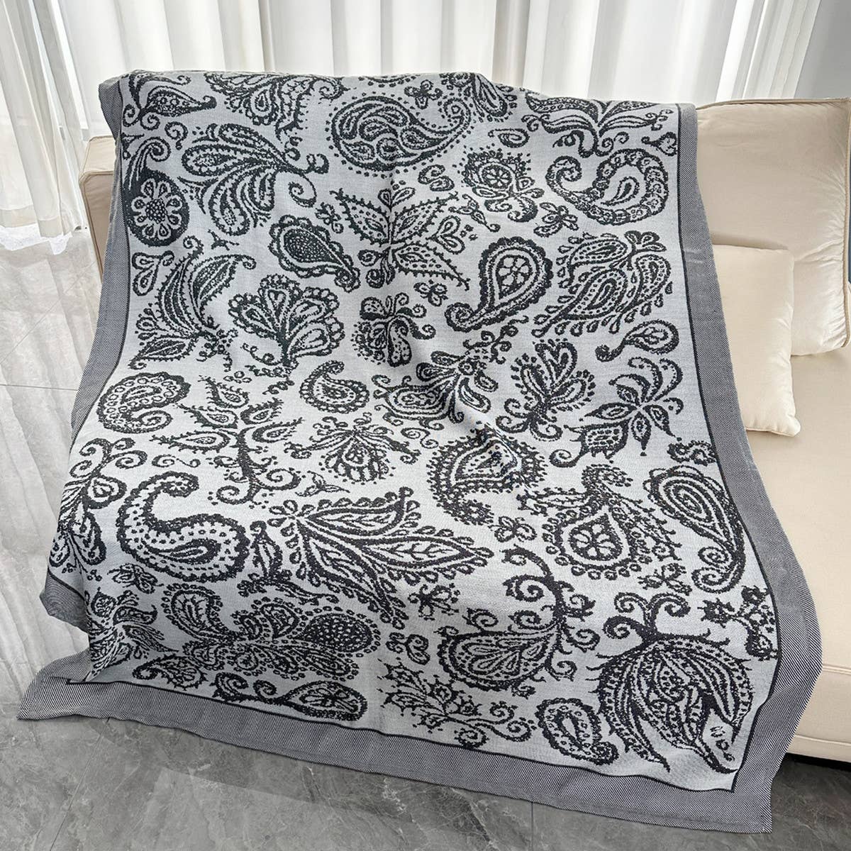 Printed Woven Blanket in Grey