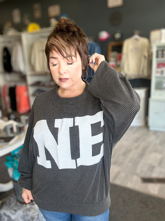 NE - NEBRASKA' Comfy Oversize Graphic Sweatshirt